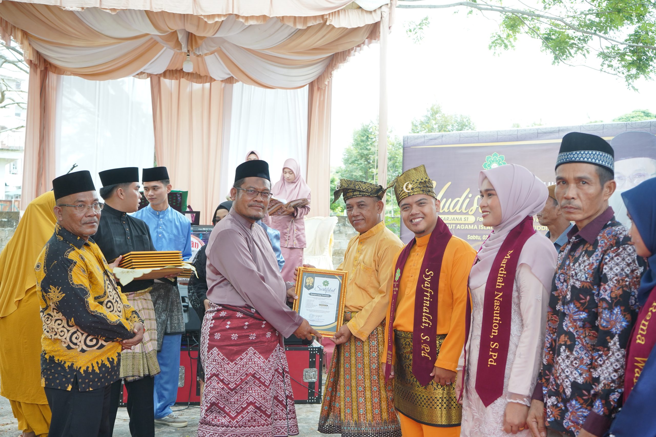 Inilah Pesan dan Kesan Wisudawan oleh Wisudawan Aktivis, Syafrinaldi, S.Pd