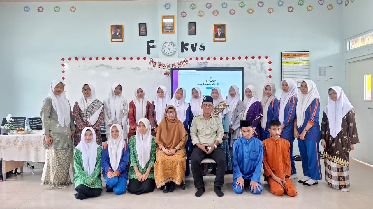 Dua Dosen IAITF Dumai Jadi Pembicara Workshop Literasi Menulis dan Budaya Melayu di MAN 1 Dumai